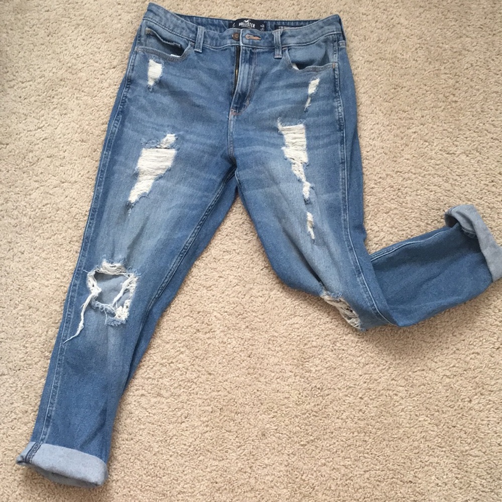 High waisted Hollister mom jeans!